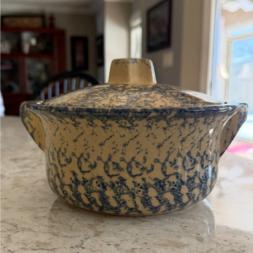 Vintage Robinson Ransbottom Blue Spongeware Crock w/Lid Stoneware Bean Pot. G13